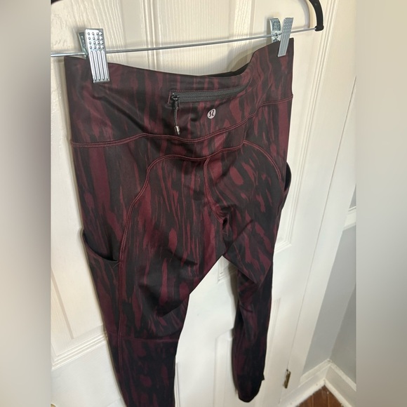 Lululemon Speed Tight IV | Painted Animal Bordeaux Drama Black | Size 6 - Picture 11 of 16